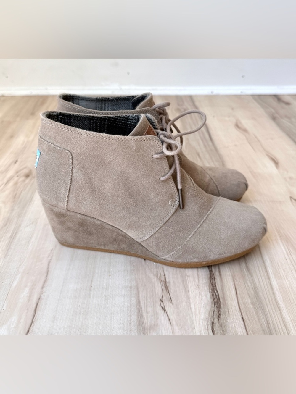 Toms Kala Desert Sand Suede Wedge Booties - size 8.5